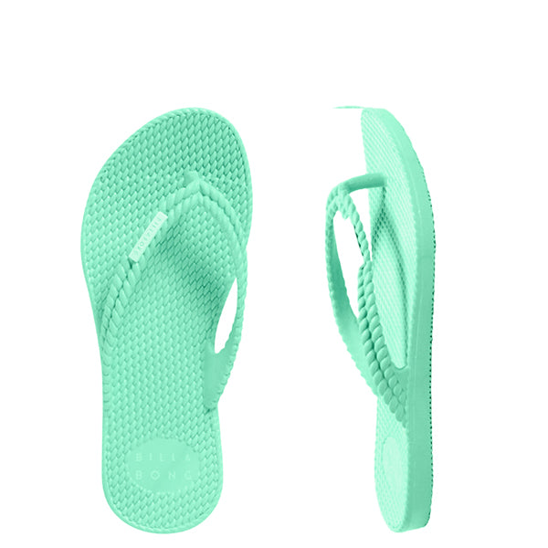 KICKS THONG